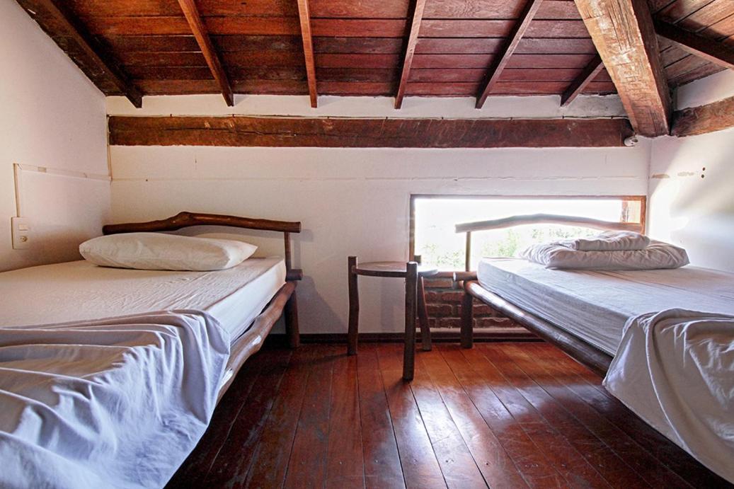 Novos Baianos Hostel E Pousada ปอร์โตเซกูโร ภายนอก รูปภาพ A room at the hostel