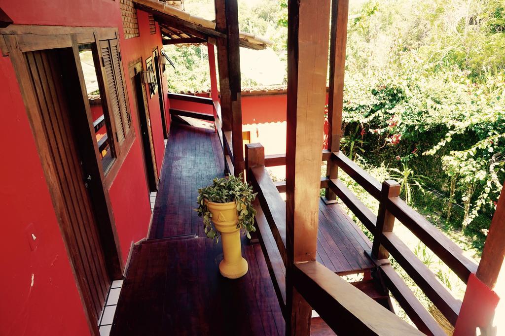 Novos Baianos Hostel E Pousada ปอร์โตเซกูโร ภายนอก รูปภาพ A balcony in a house