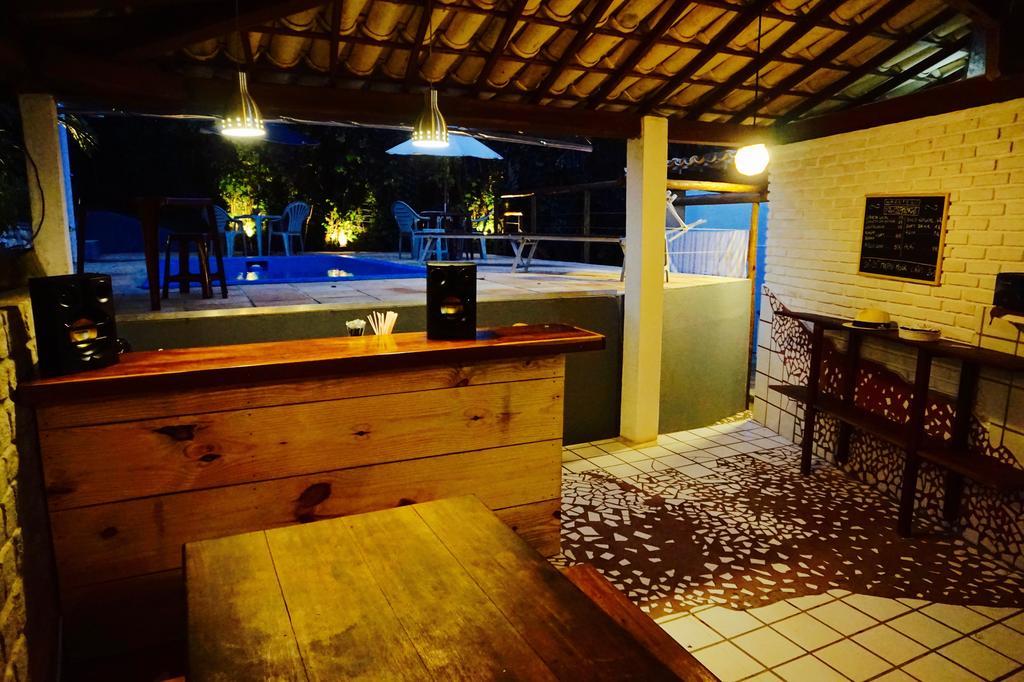 Novos Baianos Hostel E Pousada ปอร์โตเซกูโร ภายนอก รูปภาพ The bar at the beach resort