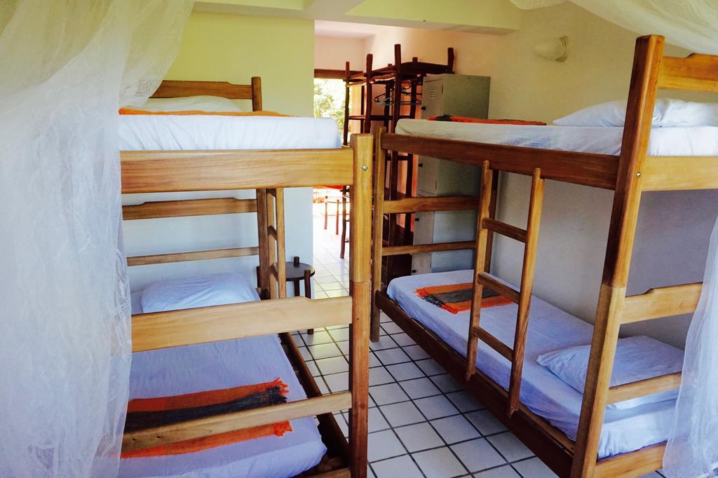 Novos Baianos Hostel E Pousada ปอร์โตเซกูโร ภายนอก รูปภาพ Dormitory