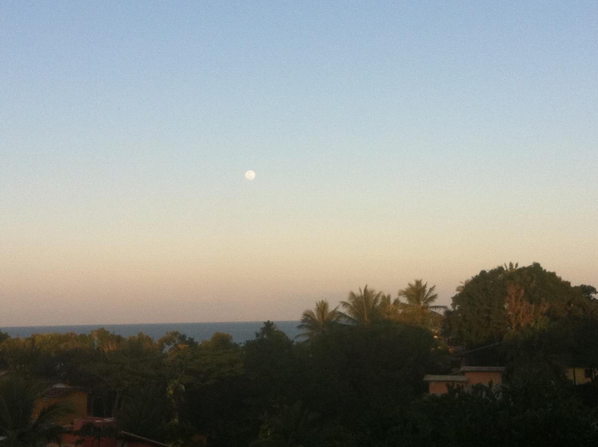 Novos Baianos Hostel E Pousada ปอร์โตเซกูโร ภายนอก รูปภาพ Moon over the Mediterranean Sea